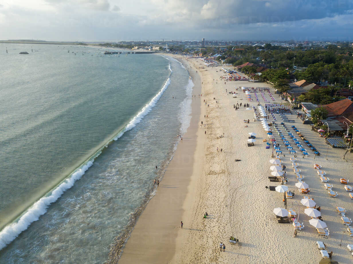 indonesia-bali-aerial-view-of-jimbaran-beach-KNTF01457.jpg (163 KB)