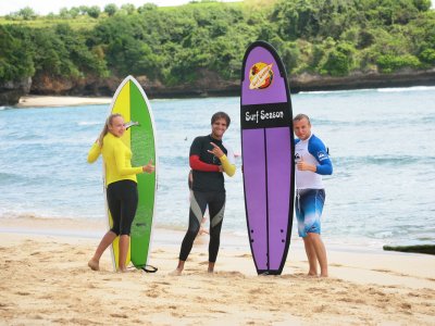 photo Surfing with Surf Season school 3