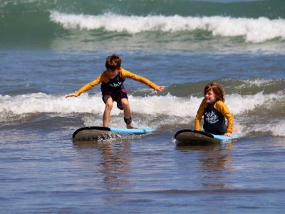 photo Surfing with Wave House school 2