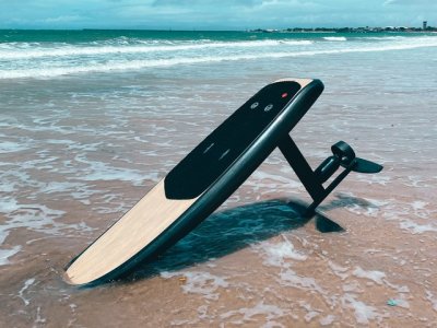 photo Surfing on Efoil electroboard 1
