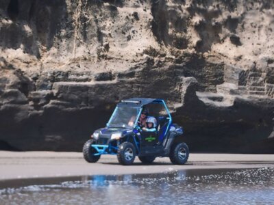 photo Buggy ride on the black sand beach 2