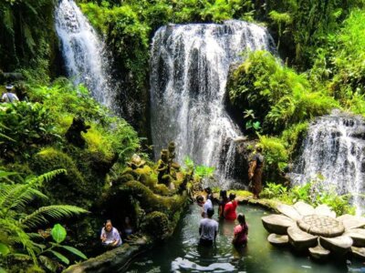 photo The Purification Ceremony at Taman Beji Griya Waterfall 2