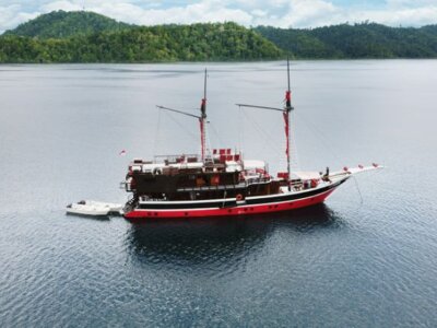 photo Diving Tour to Raja Ampat on the Deluxe Boat 