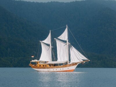 photo Diving Tour to Raja Ampat on the Deluxe Boat 